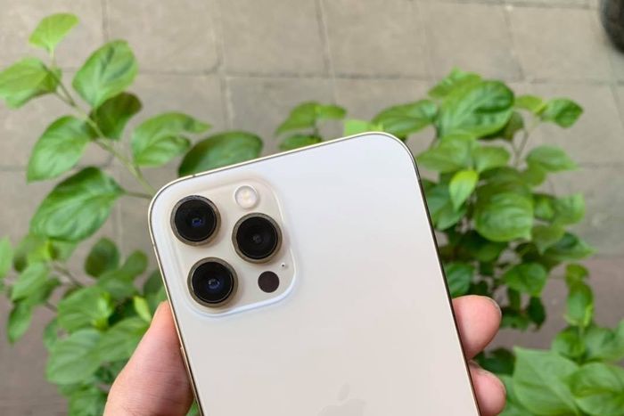 Không gian trưng bày sản phẩm Apple chính hãng tại Phan Hùng Mobile