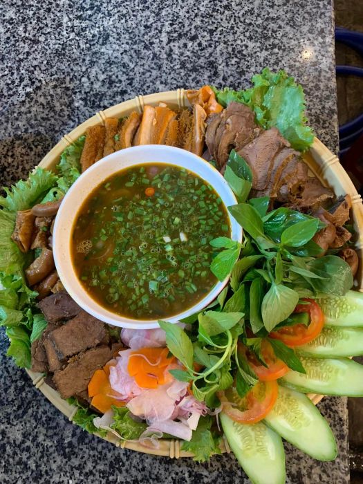 Món ăn tươi ngon tại nhà hàng - Ảnh 2