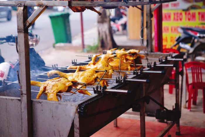 Quán nổi tiếng với món Gà Nướng Cơm Lam (Ảnh 1)