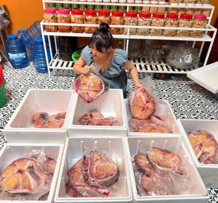 Nhà hàng cung cấp cá sống cho khách hàng có nhu cầu (Ảnh 2)