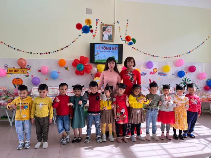 Khuôn viên xanh mát với sân chơi sáng tạo tại Trường Mầm Non 9