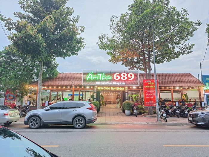 Không gian ấm cúng tại Ẩm Thực 689