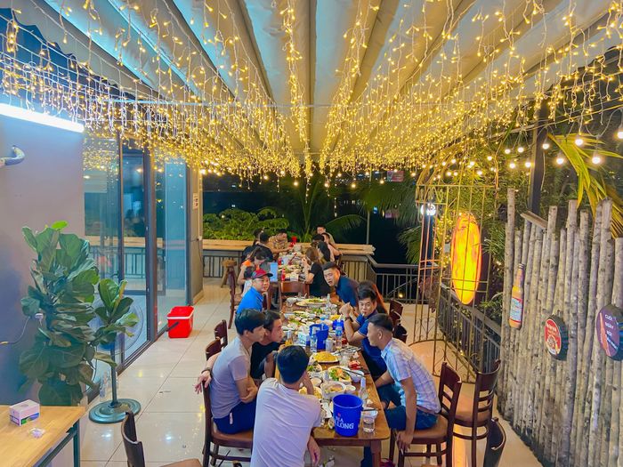 Không gian ấm cúng tại quán nhậu