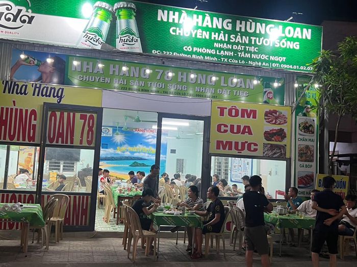 Nhà Hàng Hùng Loan 78 ảnh 1: Góc nhìn chân thực về không gian ấm cúng với những món hải sản tươi ngon đang được chế biến.