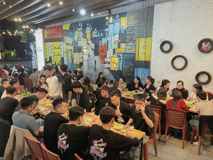 Nhà Hàng KHÓI - Cửa Lò ảnh 1: Góc nhìn chân thực về không gian ấm cúng với những món lẩu hải sản hấp dẫn đang bốc khói nghi ngút.