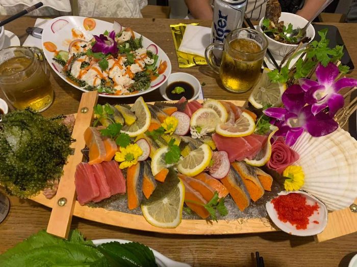 Món ăn đa dạng tại nhà hàng (Ảnh 2)