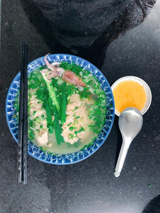 Khoảnh khắc thưởng thức bún quậy Phú Quốc đúng điệu tại Đà Nẵng