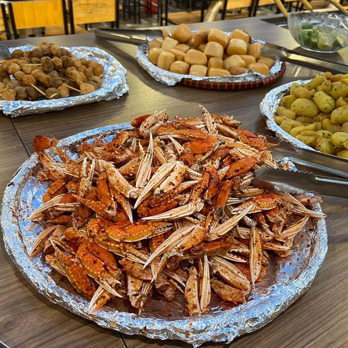 Càng cua tại Buffet Lẩu Nướng Lucky