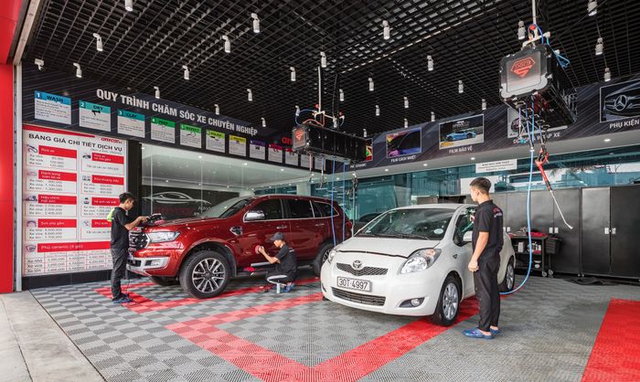 Hình ảnh showroom và dịch vụ chăm sóc xe tại Anycar Việt Nam