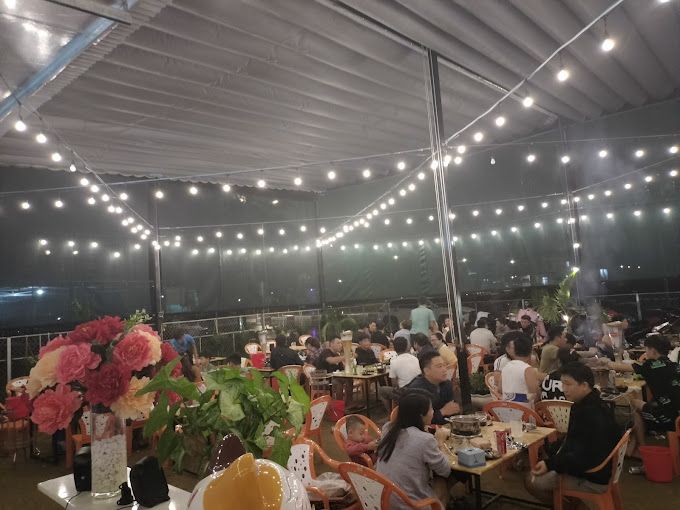 Hình ảnh quán nhộn nhịp về đêm 2
