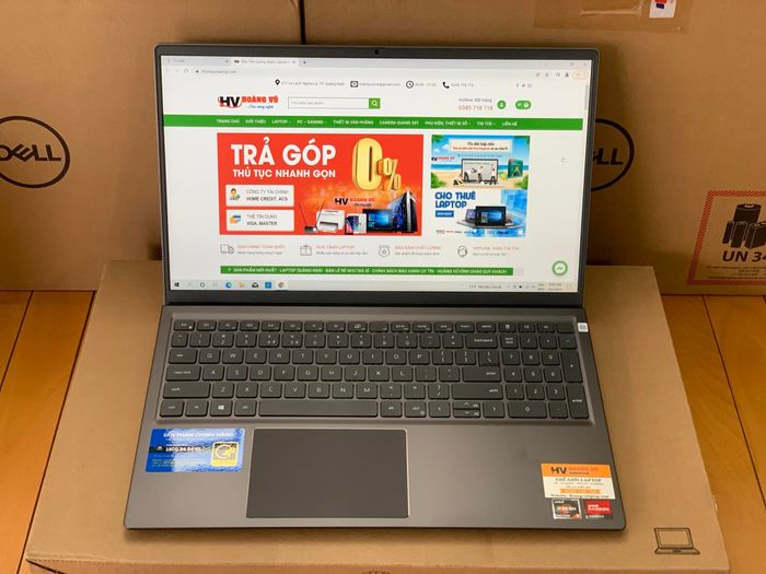 Không gian trưng bày hiện đại tại Hoàng Vũ Laptop