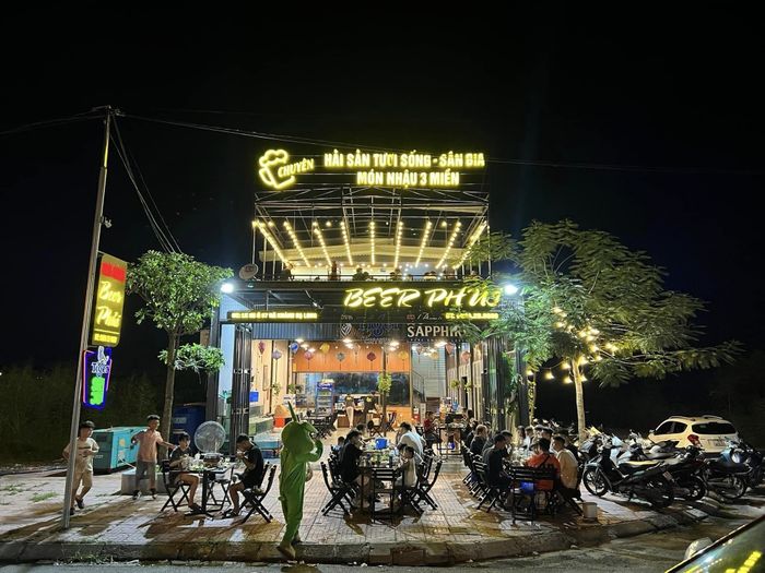 Không gian ấm cúng tại Beer 1985