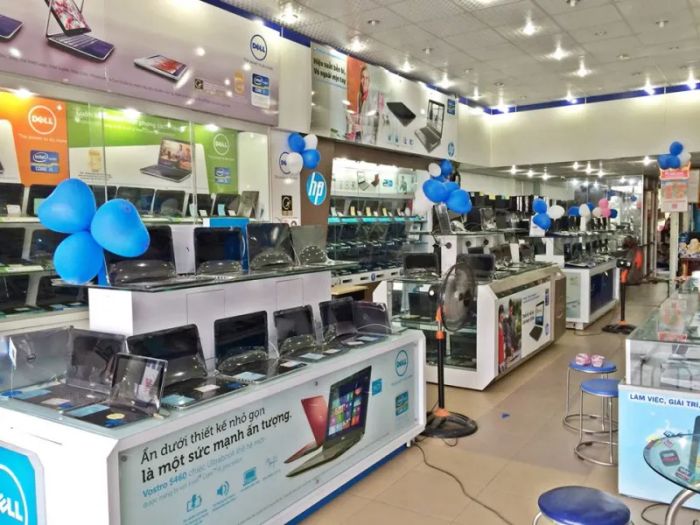 Góc làm việc chuyên nghiệp của đội ngũ kỹ thuật Đỗ Gia Computer - Ảnh 3