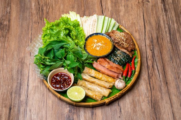Món ăn tại Cô Quyên Xứ Quảng - Hình ảnh 1