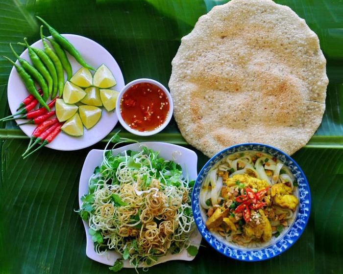 Khoảnh khắc ấm áp bên tô mỳ Quảng đậm đà tại quán Bà Mua