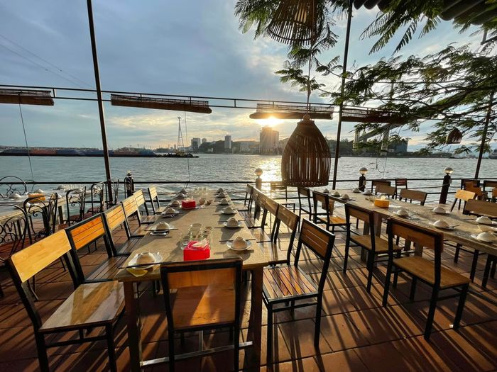View biển tuyệt đẹp từ nhà hàng