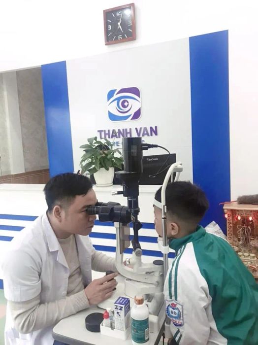 Hình ảnh đội ngũ y bác sĩ Phòng Khám Mắt Việt Thanh - Chuyên môn cao, tận tâm</i>