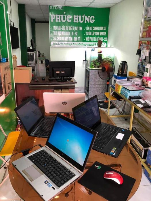 Góc trải nghiệm sản phẩm hiện đại tại Phúc Hưng Store - Ảnh 3