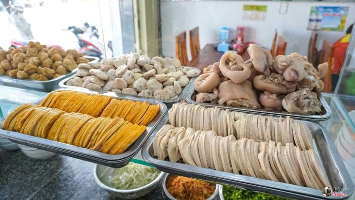 Không gian ấm cúng và tô bún mọc đặc biệt tại quán Tư Ròm - nơi lưu giữ hương vị Hà Nội xưa