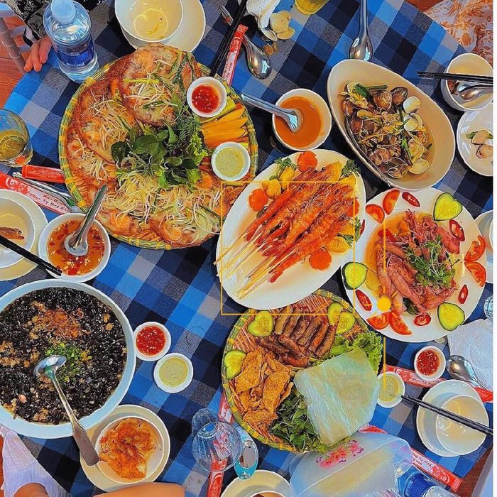 Hình ảnh 1: Không gian sang trọng với view biển đẹp mê hoặc tại Nhà Hàng TADA Quy Nhơn