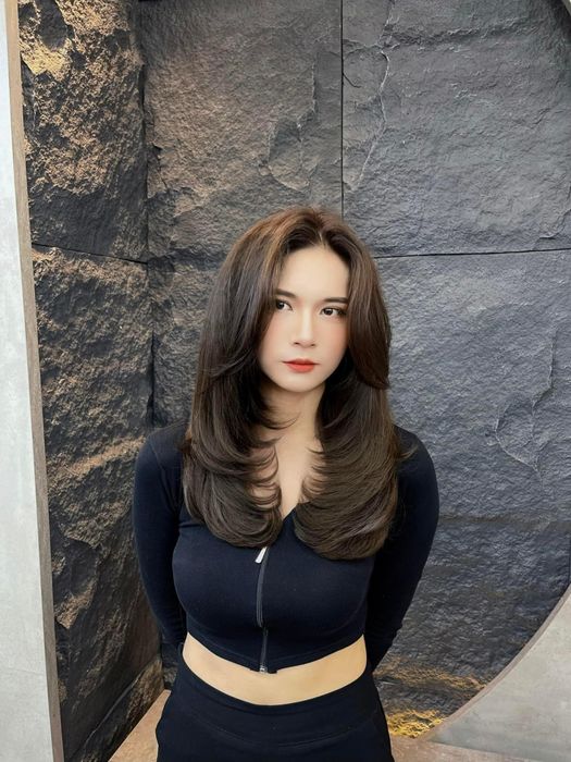 Hình ảnh phong cách làm việc chuyên nghiệp tại Hair Salon Hùng