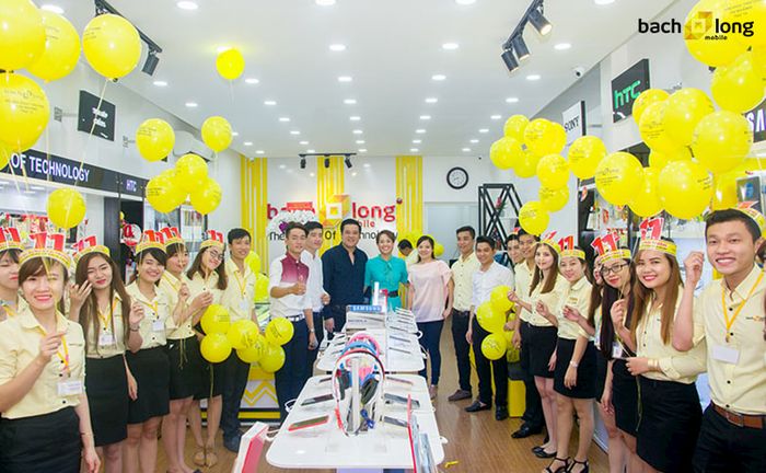 Hình ảnh showroom Bạch Long Mobile