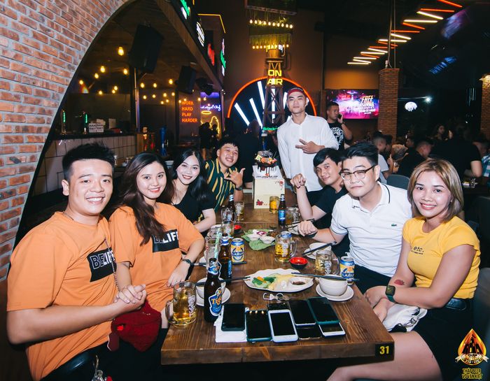 Góc nhìn ấn tượng tại Tháp Beer Võ Văn Kiệt