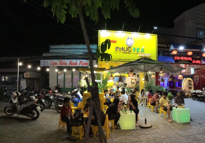 Không gian hiện đại và menu đa dạng tại Phúc Tea Vĩnh Long