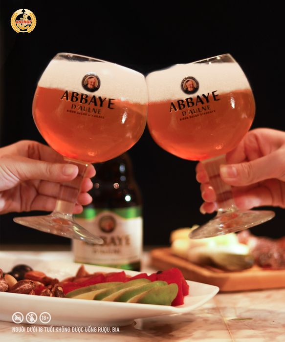 Không gian sang trọng tại Anchor Beer Club