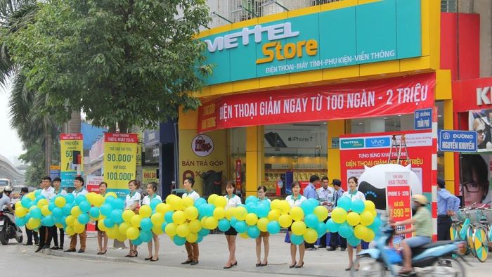 Không gian mua sắm hiện đại tại Viettel Store