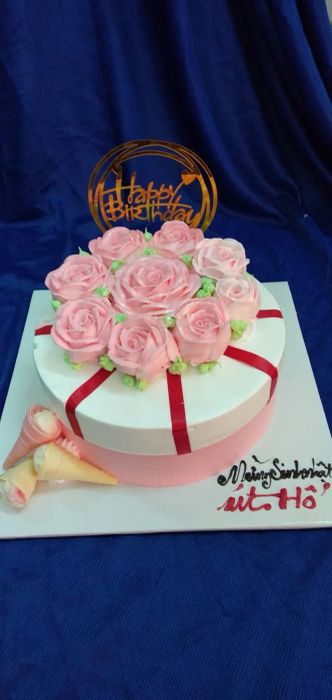 Bộ sưu tập bánh kem đa dạng và tinh tế tại Tân Tân Bakery