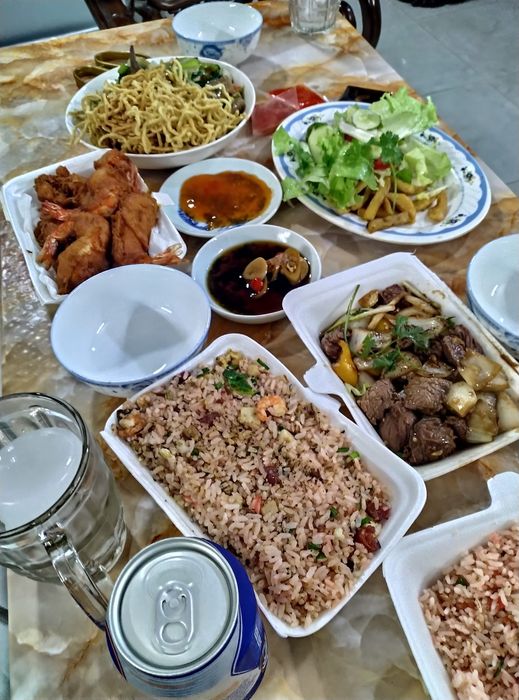 Hình ảnh nồi lẩu bò thơm ngon tại Lẩu Bò Quán Gỗ