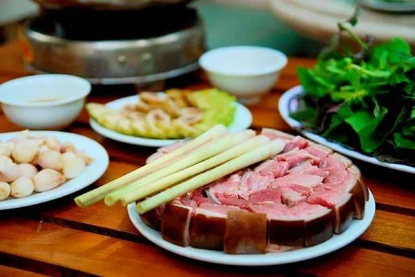 Không gian tiệc sang trọng và view hồ tuyệt đẹp tại Bình Minh - Ảnh 2