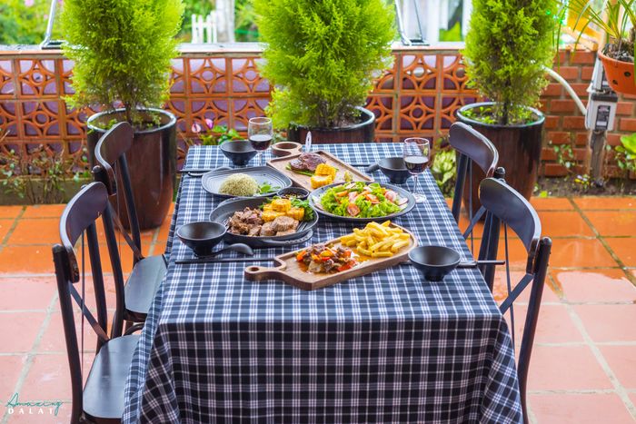 Không gian sang trọng và món ngon đặc sắc tại Bò Kobe Đà Lạt