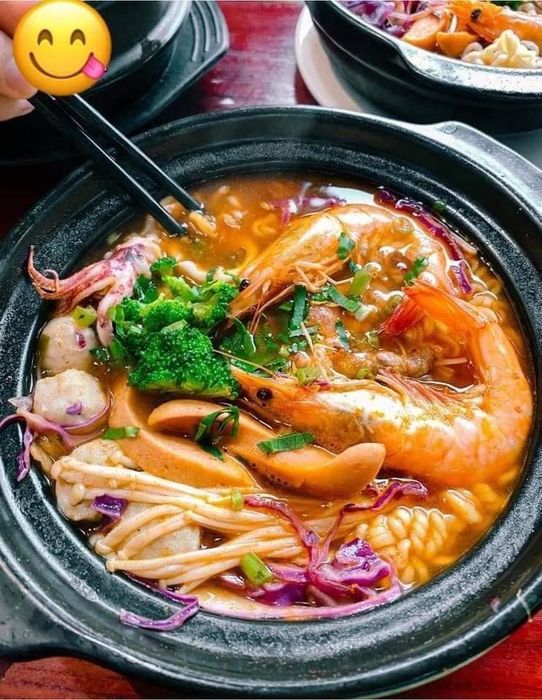 Hình ảnh tô mỳ cay thơm ngon đặc trưng tại Mỳ Cay Chino