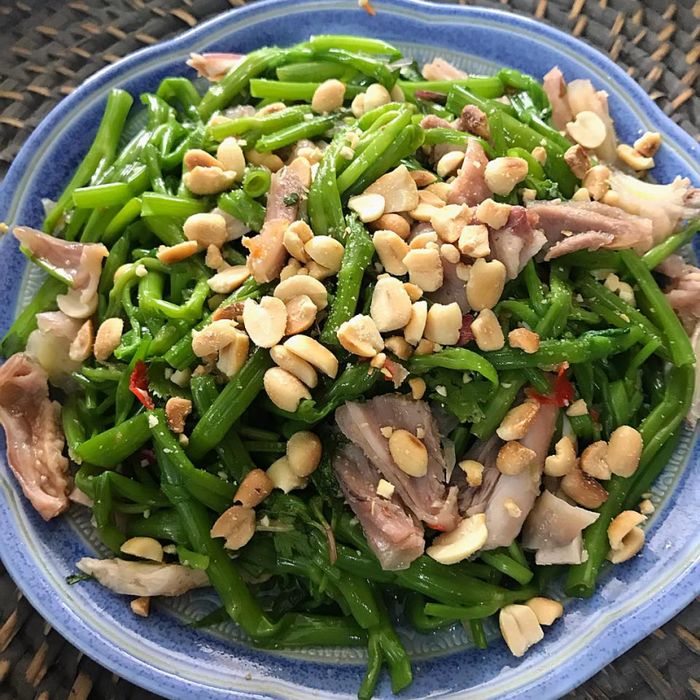 Hình ảnh món tai heo nộm rau muống tươi ngon