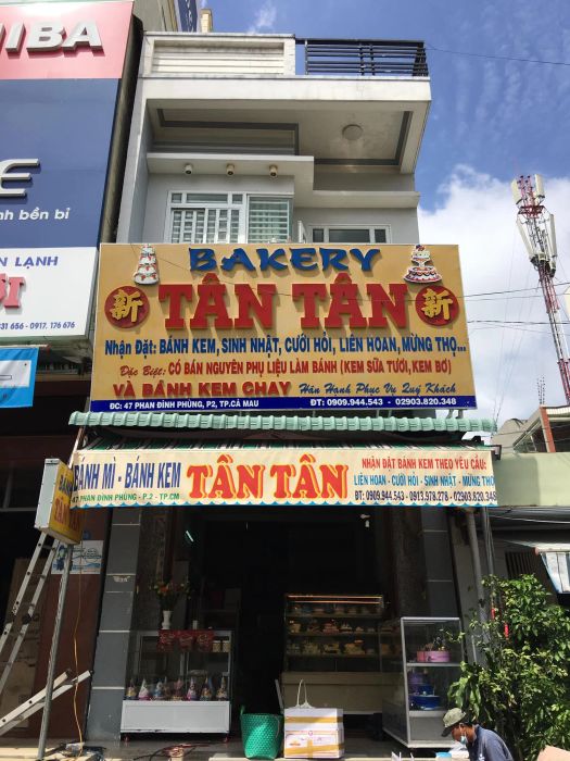 Không gian ấm cúng và những tác phẩm bánh nghệ thuật tại Tân Tân Bakery