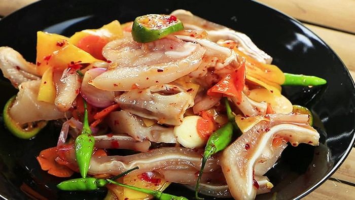 Hình ảnh tai heo ngâm sốt Thái bắt mắt