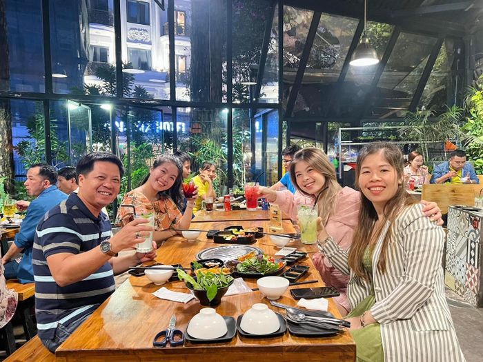 Những món nướng đặc sắc và không khí sôi động tại Ngói BBQ