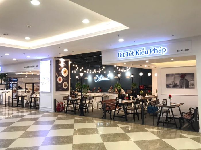 Le Monde Steak - Ảnh 1: Không gian sang trọng với kiến trúc Pháp cổ điển, nơi mỗi bữa ăn là một trải nghiệm đẳng cấp