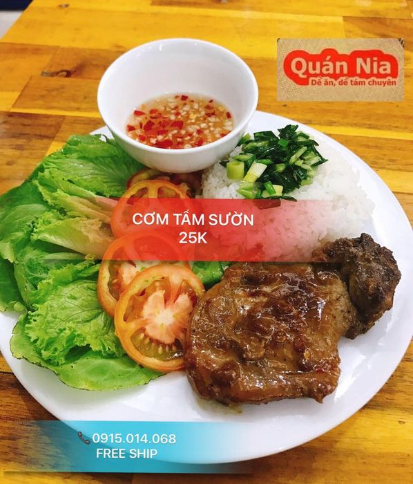 Hình ảnh không gian ấm cúng và món ăn hấp dẫn tại Quán Nia