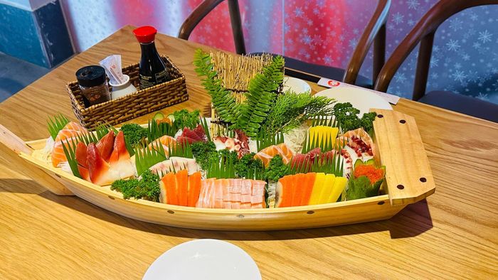 Không gian ấm cúng và món ngon tại Sushi Tokyo