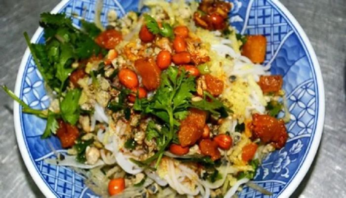 Không gian ấm cúng tại quán cơm hến Bé Liêm