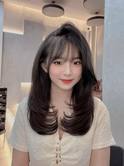 Hình ảnh không gian sang trọng tại Hair Salon Hùng