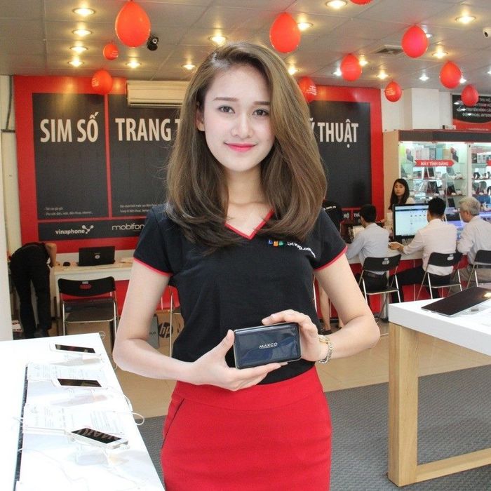 Không gian mua sắm hiện đại tại FPT Shop