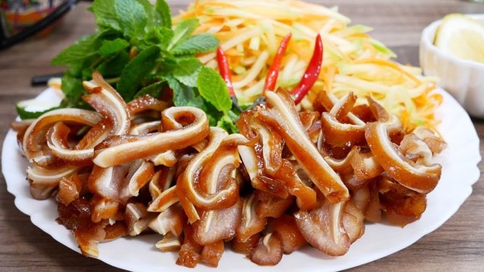 Hình ảnh món tai heo khìa nước dừa bắt mắt