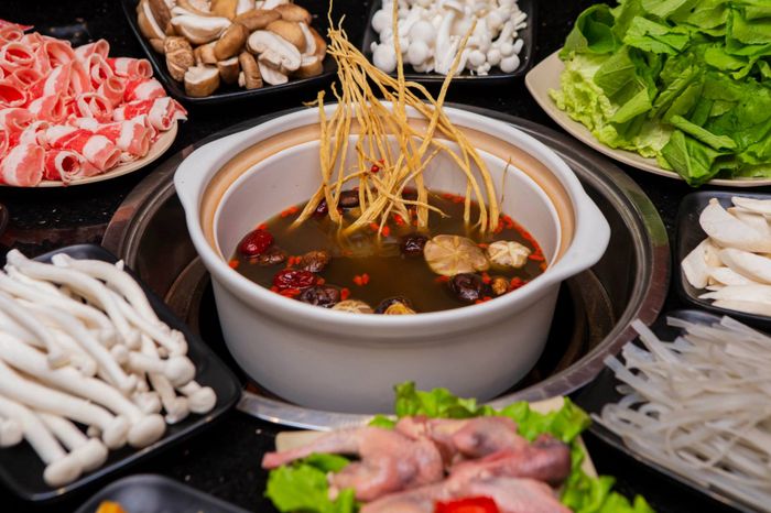 Không gian sang trọng tại Lẩu Nấm Hoàng Gia