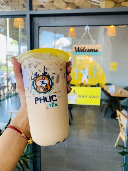 Phúc Tea Sóc Trăng - không gian vàng ấm áp