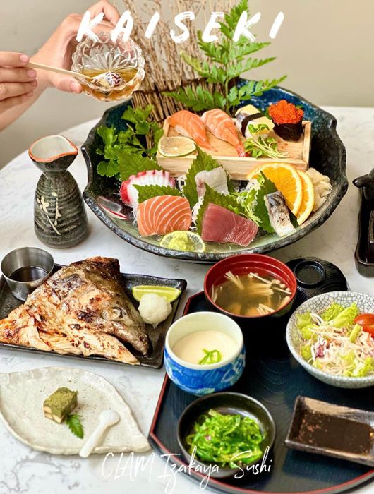 Không gian izakaya độc đáo tại CLAM Izakaya Sushi