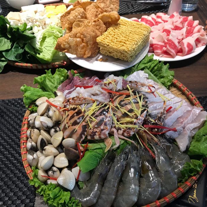 Không gian sang trọng tại Adobi Buffet